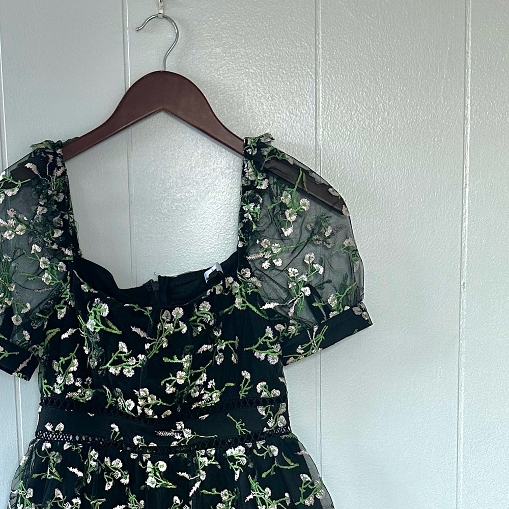 XS Lulus Black Embroidered Floral Dress